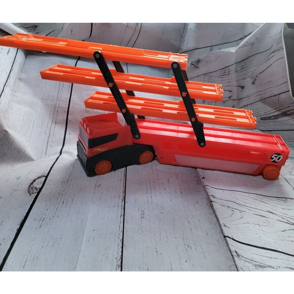 Hot Wheels Mega Big Hauler Truck Transporter Expandable Carrier Truck - Picture 2 of 8